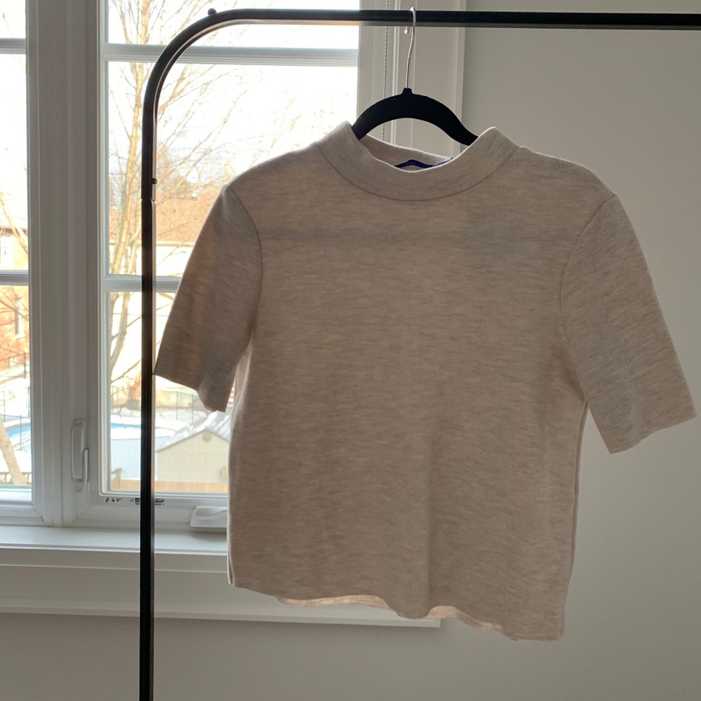 Never worn Zara mock-neck size M